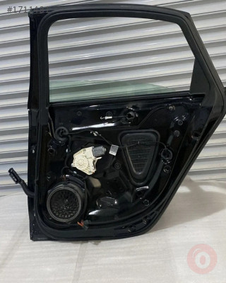 8K5833052D SAĞ ARKA  KAPI AUDİ A4 2012>>2016