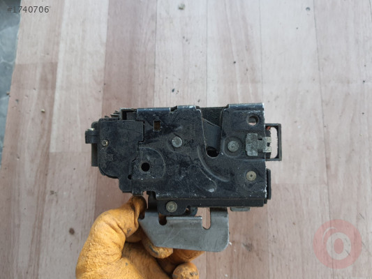 AUDİ A4 A6 SOL ÖN KAPI KİLİT 1837015G