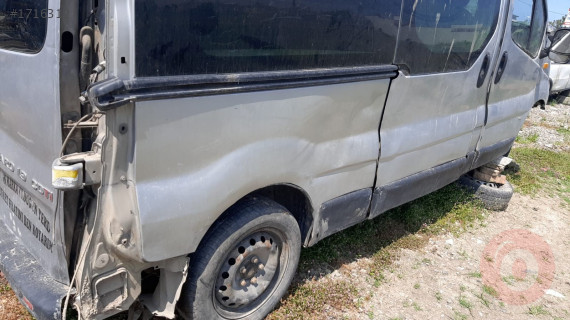 renault trafic kesme sağ arka çamurluk