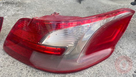 Peugeot 301 sağ arka stop lambası orjinal çıkma
