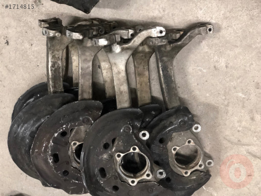 Audi A8 sol ön aks tasiyici porya 4E0257M