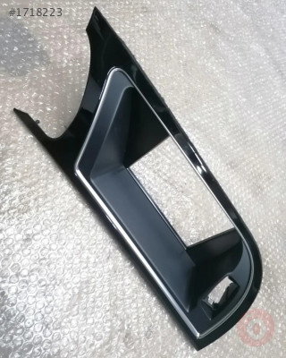 8T1857186AE 8T1857186L 8T1857186P ÖN GÖĞÜS EKRAN ÇERÇEVESİ