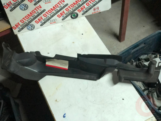 Audi A8 çamurluk ust kaplama sol 8W0821169C