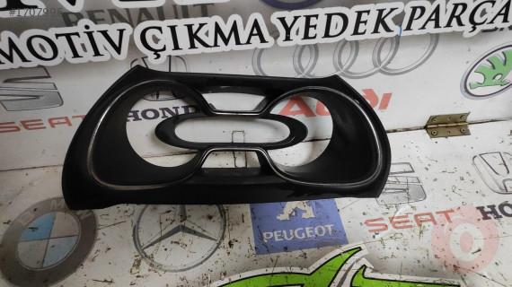 682507178R 2017 RENAULT CAPTUR KM SAAT ÇERCEVESİ