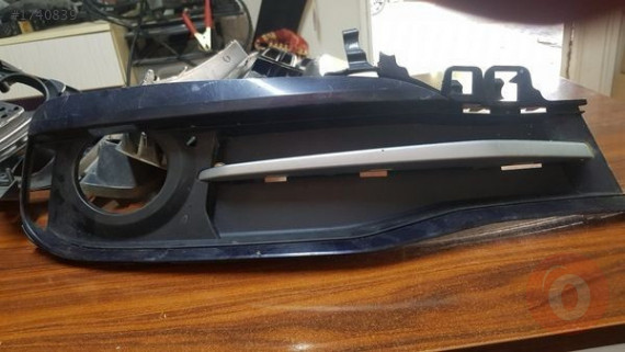 BMW f30 Sağ sis farı kapağı çıkma