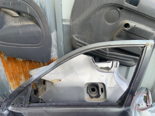 Megan 1 sol Ön Kapı Direği