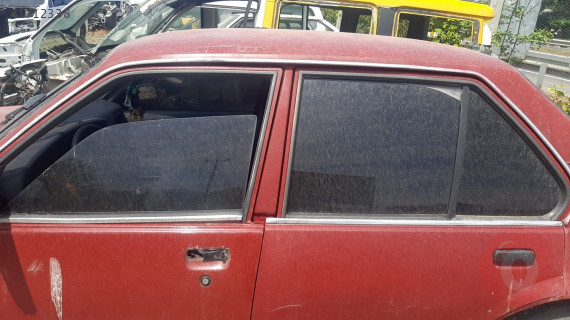 opel ascona çıkma sol takım camlar