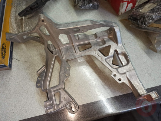 MERCEDES C KASA FAR BRAKETİ SOL - SAĞ