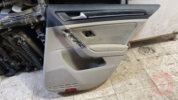 2012-17 GOLF 7 SAĞ ARKA KAPI DÖŞEMESİ ORJ ÇIKMA