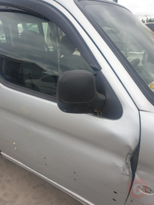 peugeot partner 2004 çıkma orjinal sağ ön kapı (son fiyat)