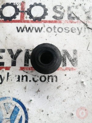 8D0121275 volkswagen passat B5 radyatör kulağı takozu