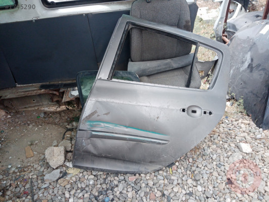 Renault Clio 3 sol arka kapi