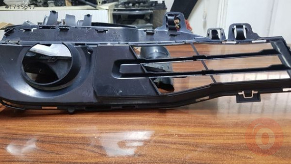 BMW 3 serisi f30 ön tampon sol sis kapağı çıkma