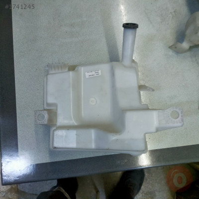 FORD FOCUS CAM SU BİDONU