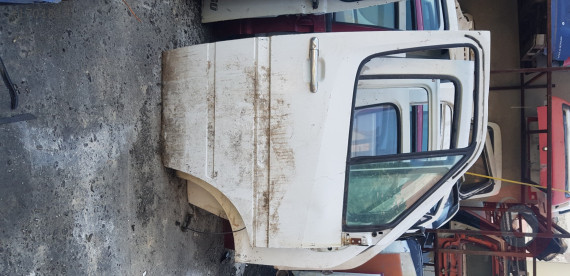 98 Mercedes Sprinter sağ ön kapı