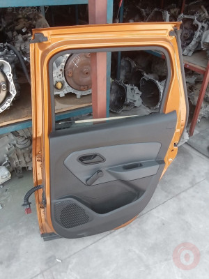 dacia duster 2020 orjinal sağ arka kapı döşemesi (son fiyat)