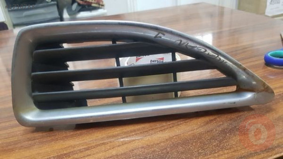 Megane 1 1999-2003 Sağ sis farı kapağı çıkma