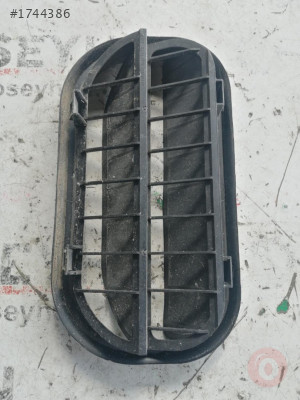 6R0819465A audi a4 2017 sağ bağaj havalandırma kapağı