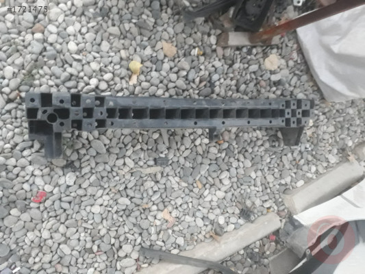 Renault Clio 3 hecbak arka tampon orta destek takozu tampon
