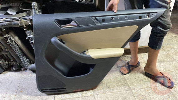 2011-14 VW JETTA SAĞ ARKA KAPI DÖŞEMESİ ORJ ÇIKMA