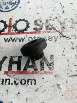 8D0121275 volkswagen passat B5 radyatör kulağı takozu