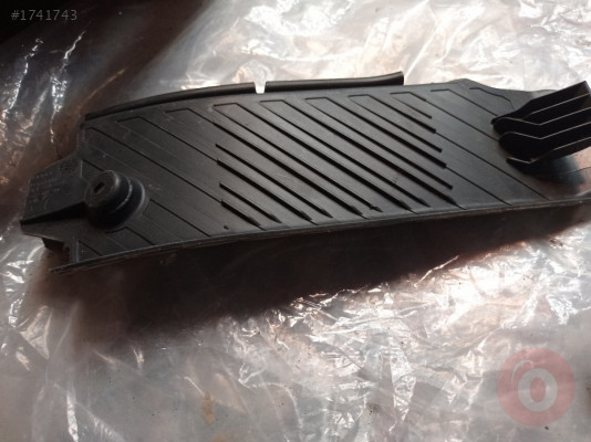 AUDI A4 S4 B7 8E 8H AYAK ALANI YAN TRIM 8E1864777