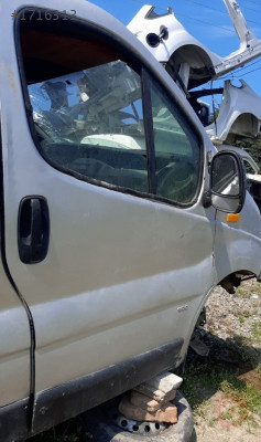 renault trafic çıkma sağ ön kapı