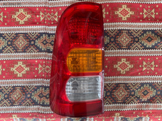 TOYOTA HİLUX ÇIKMA ORJİNAL SOL ARKA STOP LAMBASI