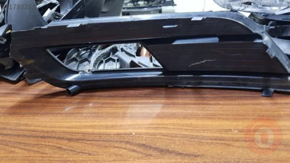 Audi A4 ön tampon diz kapağı çıkma