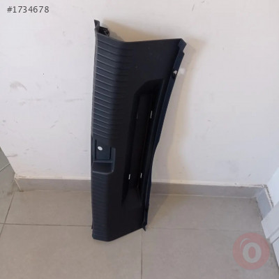 17A863459/17A863459B BAGAJ KİLİT KORUMA PANELİ JETTA 2020>>