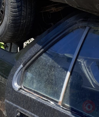 mazda 929 çıkma sağ arka kelebek camı