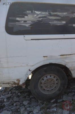 1998 model kia pregrio 2.7 kesme sağ arka çamurluk