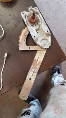 ford escort çıkma sağ arka cam krikosu