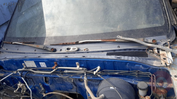 mazda b2500 çıkma cam önü ızgarası