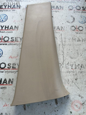1J4867298B volkswagen bora sağ orta direk kaplaması
