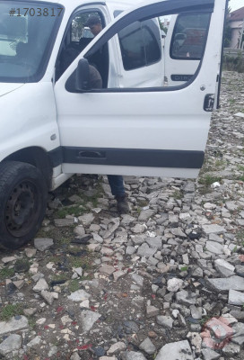 2000 model citroen berlingo 1.9 dizel çıkma sol ön dolu kapı