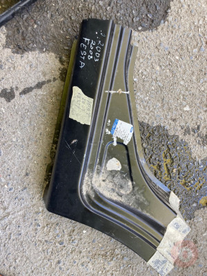 Ford Fiesta sol arka kapı maşbiyel köşe 2002-2009