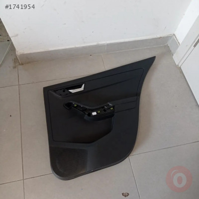 6V6867024F/6V0867212 KAPI KARTONU SAĞ ARKA  SKODA FABİA 2015