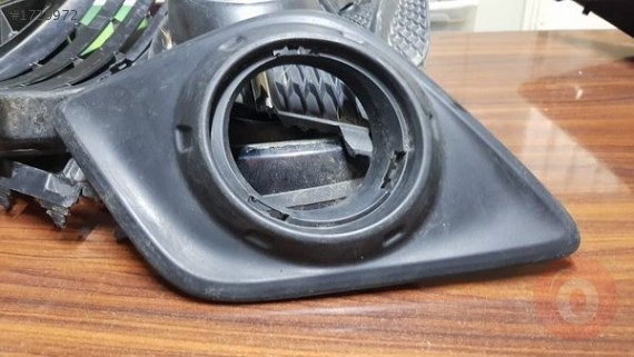 Toyota Hilux ön tampon sis farı çerçevesi çıkma