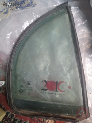 Honda Civic arka  kelebek camı