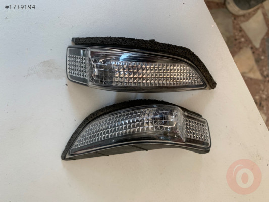 TOYOTA YARİS ÇIKMA ORJİNAL AYNA SİNYALİ TAKIM 640100102