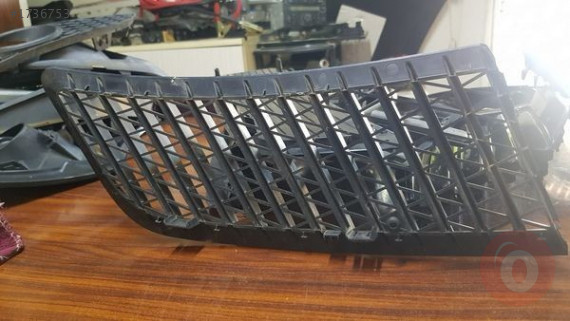 Mercedes Sprinter serisi sol kaput ızgarası çıkma