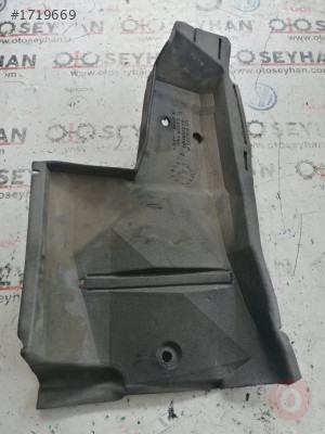 1J1819593A volkswagen bora göğüs kalorifer kazanı alt köpüğü