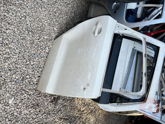 Volkswagen Polo sağ arka dolu kapı