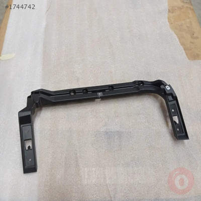 761857056 ÖN GÖĞÜS TAKVİYE BRAKETİ SAĞ ALT TOUAREG 2018>>