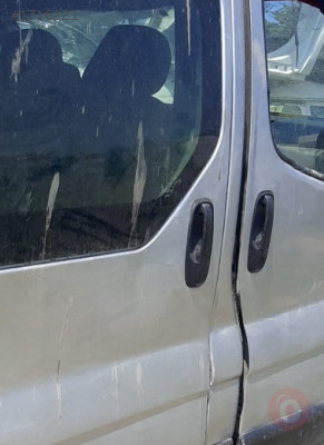 opel vivaro çıkma sağ takım kapı kolu