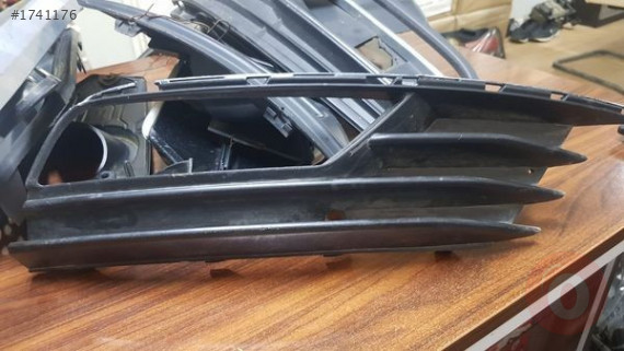 Audi A3 2013 2016 sağ sis far kapağı çıkma
