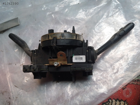 Audi A4 sinyal kolu 8E0953549