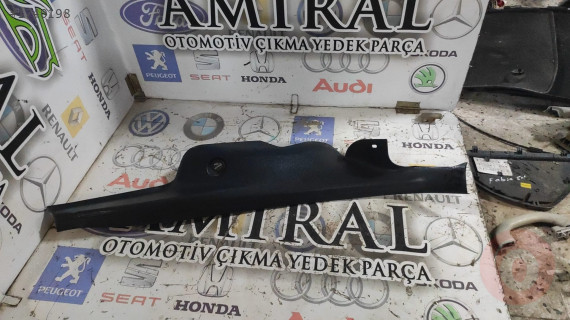 6Y9867768 SKODA FABİA SW ARKA SAĞ  KOLTUK  KENAR BAKALİTİ