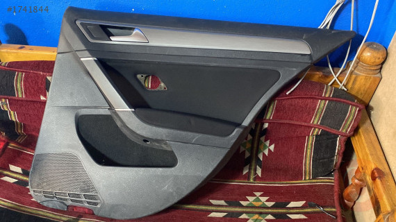 2012-17 GOLF 7 SAĞ ARKA KAPI DÖŞEMESİ ORJ ÇIKMA